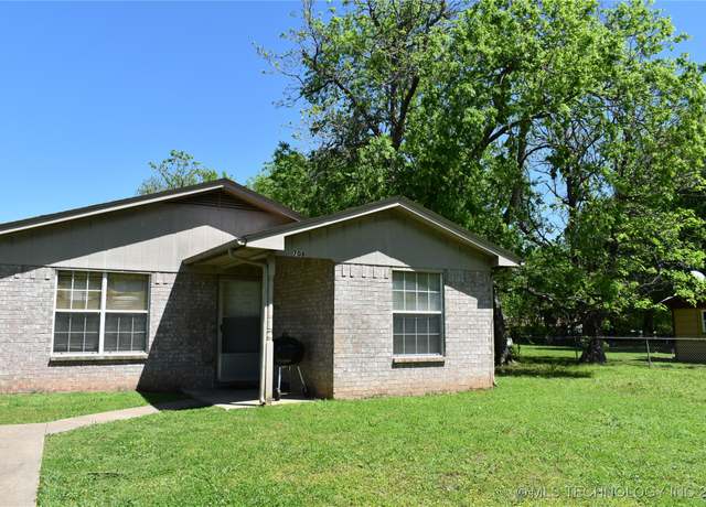 Property at 708 W Sterret St, Hugo, OK 74743, 3 beds, 2 baths