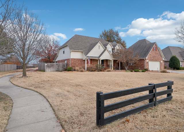 Property at 103 S Forest Ridge Blvd, Broken Arrow, OK 74014, 4 beds, 3.5 baths