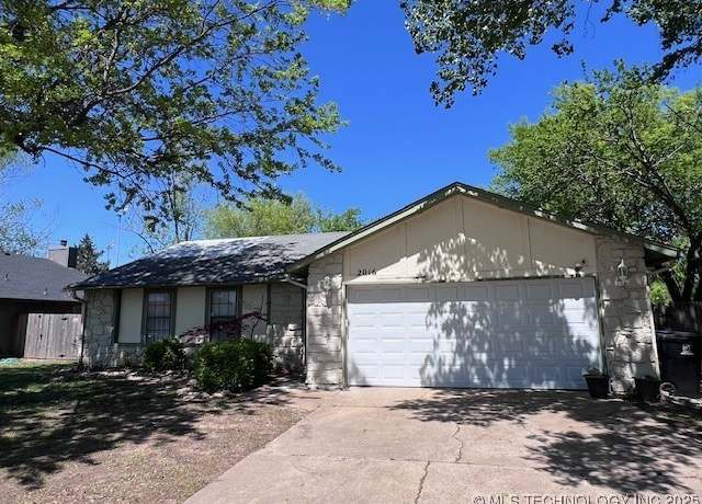 Property at 2016 E Reno St, Broken Arrow, OK 74012, 3 beds, 2 baths