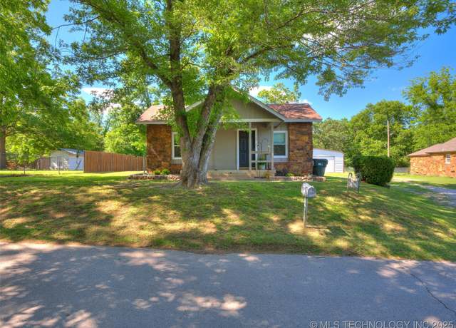 Property at 113 E Gordon Ave, Sapulpa, OK 74066, 3 beds, 2 baths