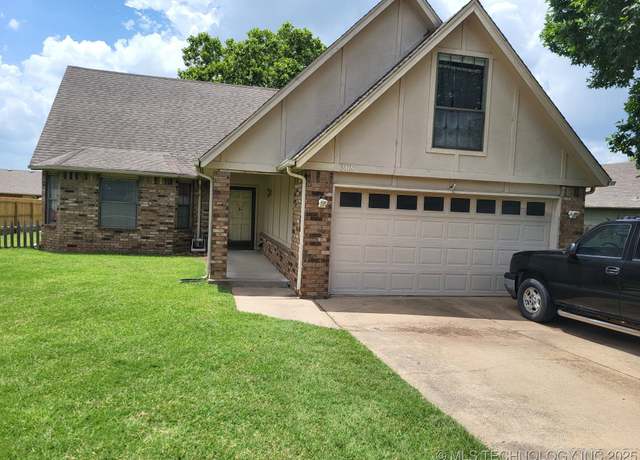 Property at 308 N Hemlock Ave, Broken Arrow, OK 74012, 4 beds, 2 baths
