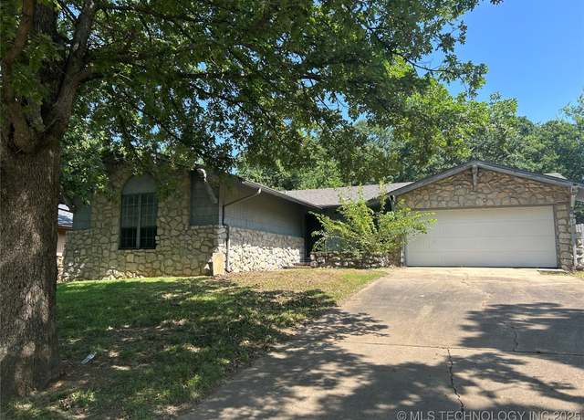 Property at 2403 W Newton Pl, Tulsa, OK 74127, 3 beds, 2 baths