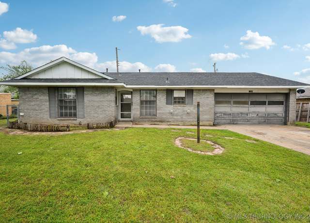 Property at 11804 E 7th Pl, Tulsa, OK 74128, 3 beds, 1.5 baths