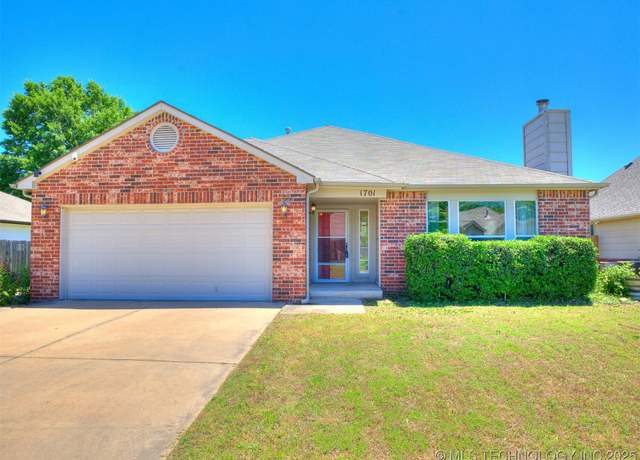 Property at 1701 S Narcissus Pl, Broken Arrow, OK 74012, 3 beds, 2 baths