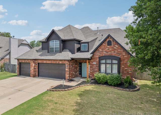 Property at 8709 N 125th EastAvenue, Owasso, OK 74055, 5 beds, 2.5 baths