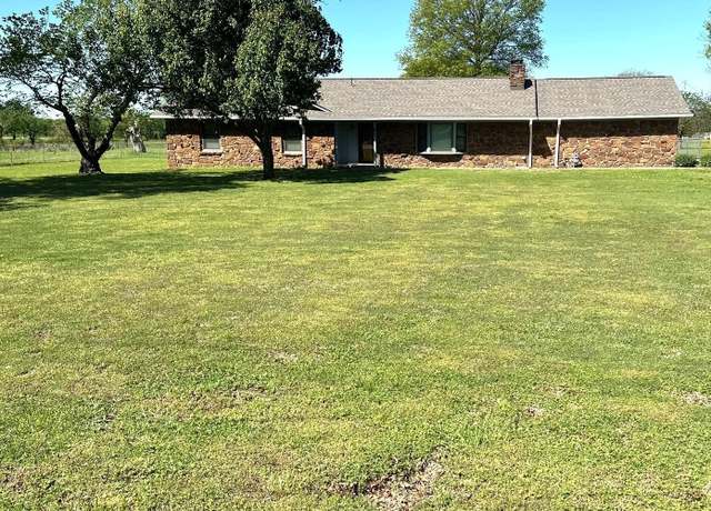 Property at 1815 N 5th St, Henryetta, OK 74437, 3 beds, 2 baths