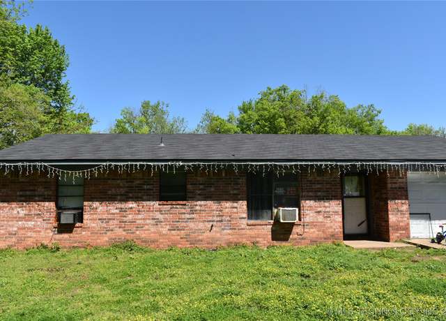 Property at 1408 W Kiamichi St, Hugo, OK 74743, 3 beds, 2 baths