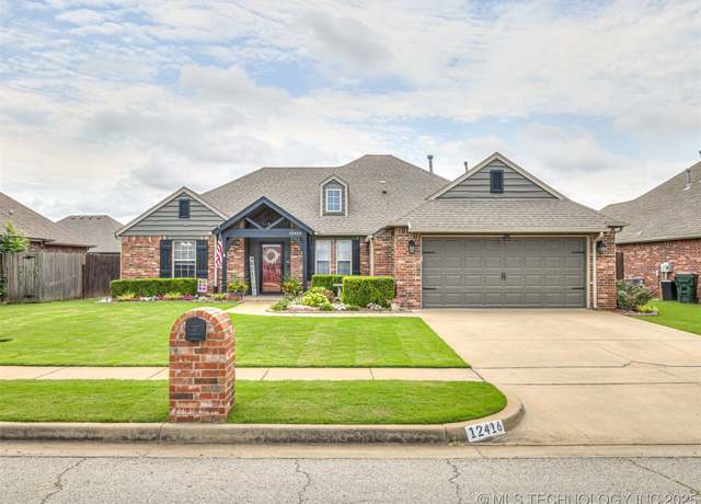Property at 12416 E 128th Pl, Collinsville, OK 74021, 3 beds, 2 baths