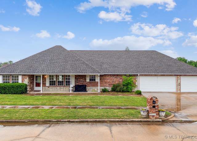 Property at 2770 Summerfield Pl, Pryor, OK 74361, 4 beds, 3 baths