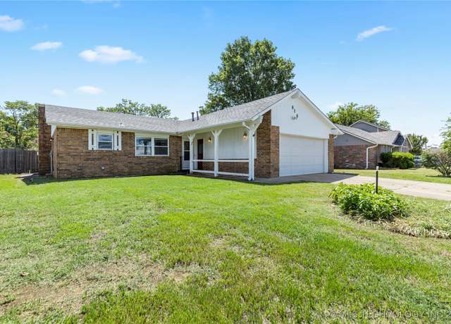 Property at 616 Westwood Dr, Claremore, OK 74017, 3 beds, 2 baths