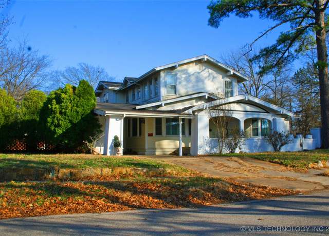 Property at 402 I St SW, Ardmore, OK 73401, 3 beds, 2.5 baths