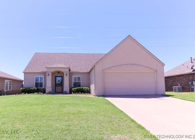 Property at 14538 S Kendalwood Blvd E, Glenpool, OK 74033, 3 beds, 2 baths