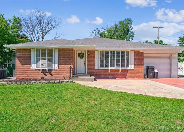 Property at 303 SE 3rd St, Pryor, OK 74361, 4 beds, 2 baths