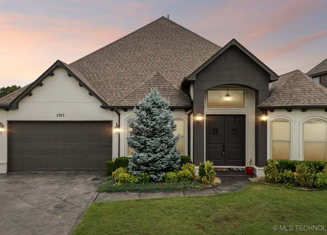 Property at 905 W Elmira St, Broken Arrow, OK 74012, 5 beds, 3 baths