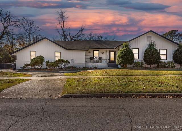Property at 515 W Delaware St, Tahlequah, OK 74464, 3 beds, 2 baths
