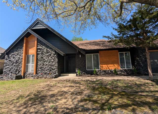 Property at 4722 S Hudson Ave, Tulsa, OK 74135, 4 beds, 3.5 baths