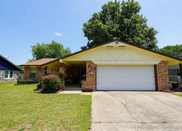 Property at 412 Fenwick Pl, Muskogee, OK 74403, 3 beds, 2 baths