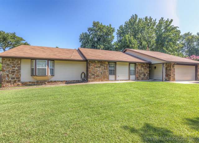 Property at 12811 E 133rd St, Broken Arrow, OK 74011, 4 beds, 3 baths