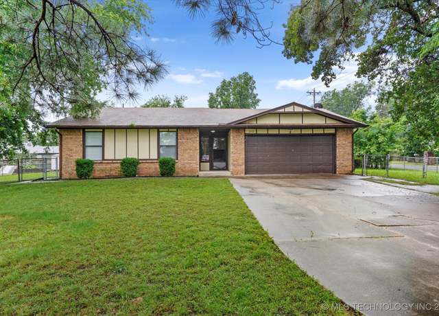 Property at 32112 E 721 Rd, Wagoner, OK 74467, 3 beds, 2 baths