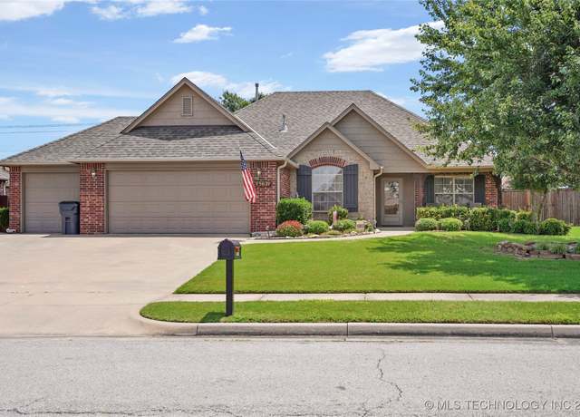 Property at 13621 S Owasso Pl, Glenpool, OK 74033, 3 beds, 2 baths