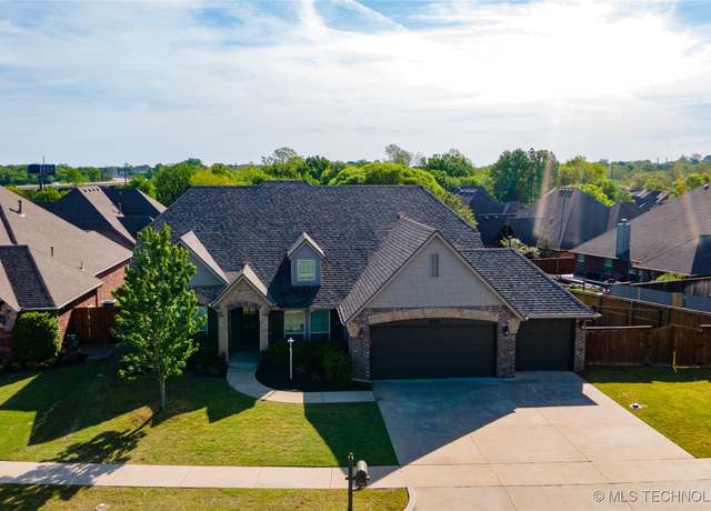 Property at 10805 S Sycamore St, Jenks, OK 74037, 4 beds, 3 baths