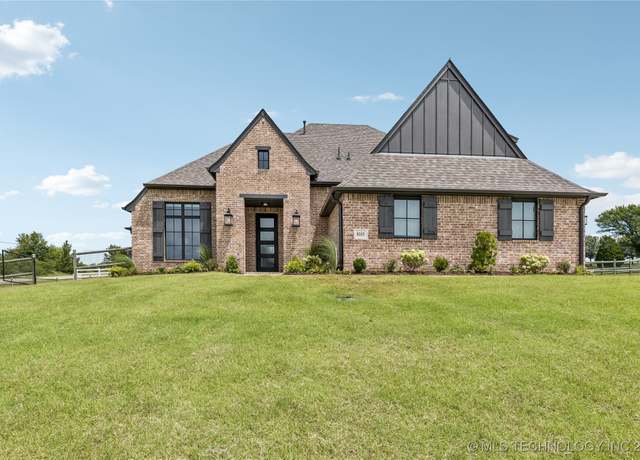 Property at 8103 E 107th St N, Owasso, OK 74055, 4 beds, 3.5 baths