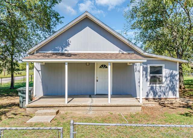 Property at 201 E Broadway St, Marietta, OK 73448, 3 beds, 1 bath