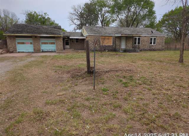 Property at 742 N Sunset Blvd, Bartlesville, OK 74003, 3 beds, 1 bath