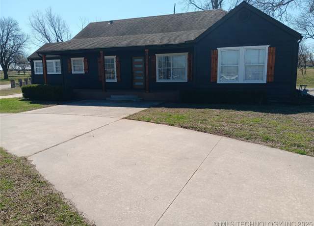 Property at 5770 W 41st St, Tulsa, OK 74107, 4 beds, 3 baths