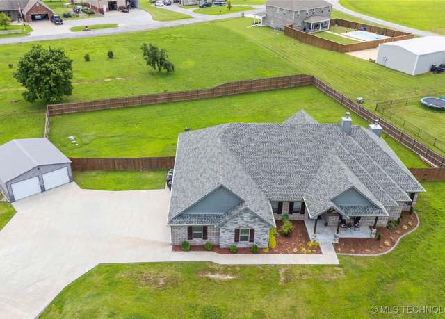 Property at 795 Blue Bird Ln, Pryor, OK 74361, 4 beds, 3 baths