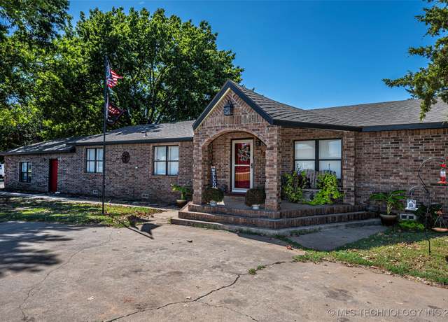 Property at 1202 N Pine St, Waurika, OK 73573, 3 beds, 2.5 baths