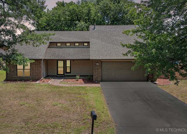 Property at 7927 S 86th EastAvenue, Tulsa, OK 74133, 4 beds, 2.5 baths