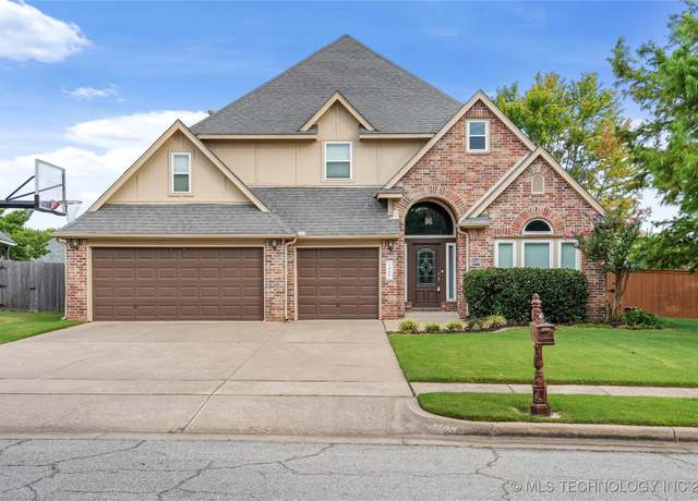 Property at 1000 S Cypress Ave, Broken Arrow, OK 74012, 4 beds, 3 baths