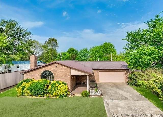 Property at 351 Hamilton Rd, Eufaula, OK 74432, 4 beds, 3 baths