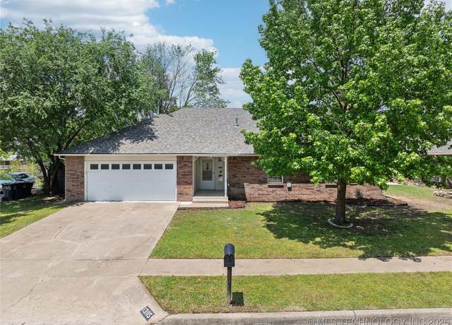 Property at 13115 E 78th St, Owasso, OK 74055, 3 beds, 2 baths