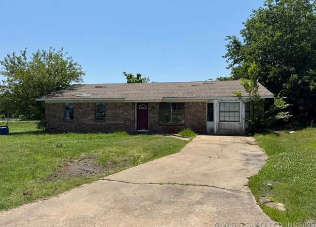 Property at 1010 E Jefferson Dr, Mcalester, OK 74501, 4 beds, 1.5 baths