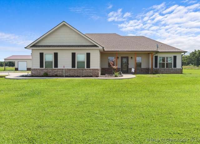 Property at 32160 Midway Rd, Poteau, OK 74953, 3 beds, 2 baths