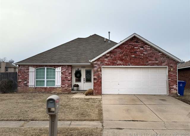 Property at 3300 N 5th St, Broken Arrow, OK 74012, 3 beds, 2 baths