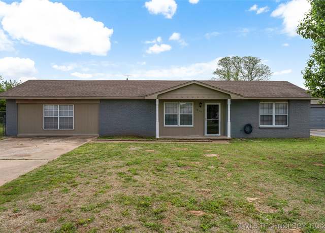 Property at 1815 Town And Country Dr, Sand Springs, OK 74063, 3 beds, 1 bath