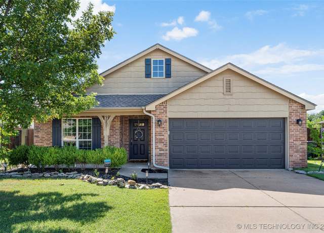 Property at 9009 N 157th EastAvenue, Owasso, OK 74055, 4 beds, 2 baths