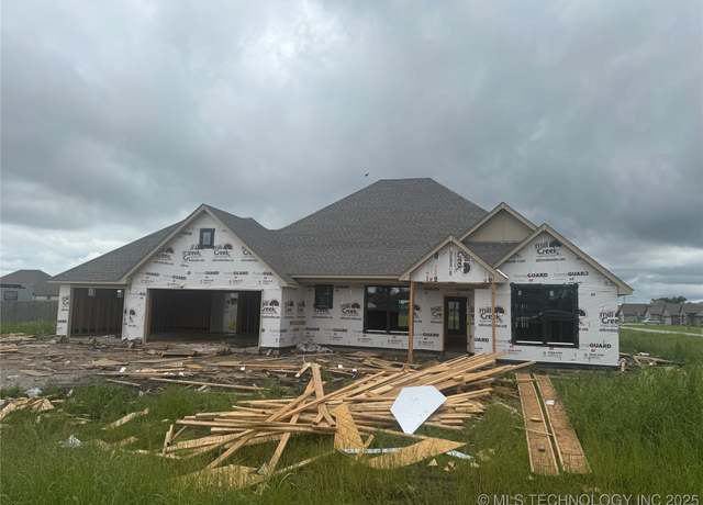 Property at 7018 E 143rd St, Collinsville, OK 74021, 4 beds, 2.5 baths