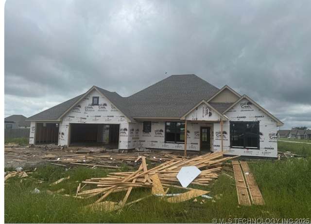 Property at 7018 E 143rd St, Collinsville, OK 74021, 4 beds, 2.5 baths