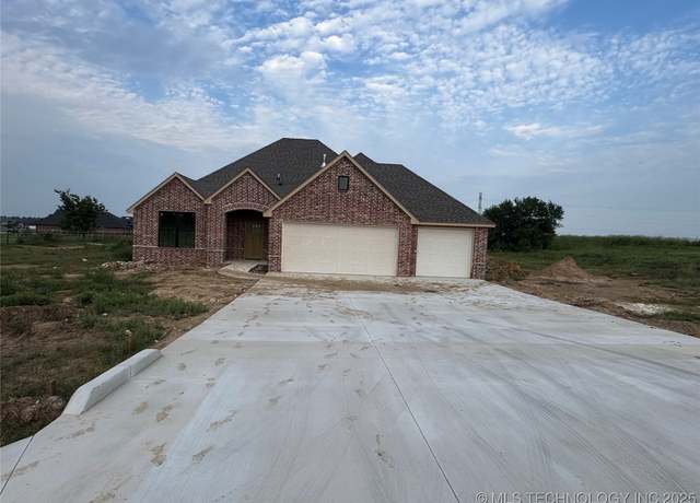 Property at 14256 N 71st EastAvenue, Collinsville, OK 74021, 4 beds, 2.5 baths