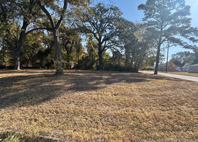 Property at 324 W Pine St, Durant, OK 74701