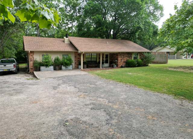 Property at 196 High Chaparal St, Ardmore, OK 73401, 4 beds, 2 baths