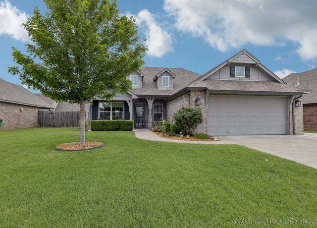 Property at 1511 E 137th Pl, Glenpool, OK 74033, 4 beds, 2 baths