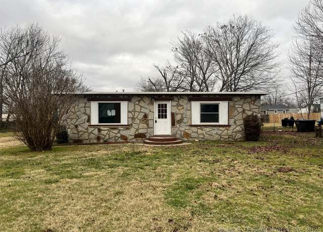 Property at 3816 Indiana St, Bartlesville, OK 74006, 3 beds, 1 bath