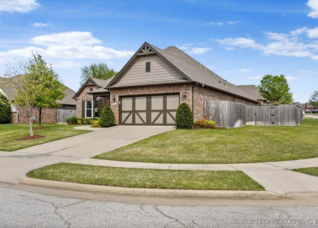 Property at 929 S 71st St, Broken Arrow, OK 74014, 4 beds, 3.5 baths