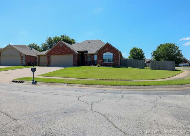 Property at 9701 N 98th EastAvenue, Owasso, OK 74055, 4 beds, 2 baths