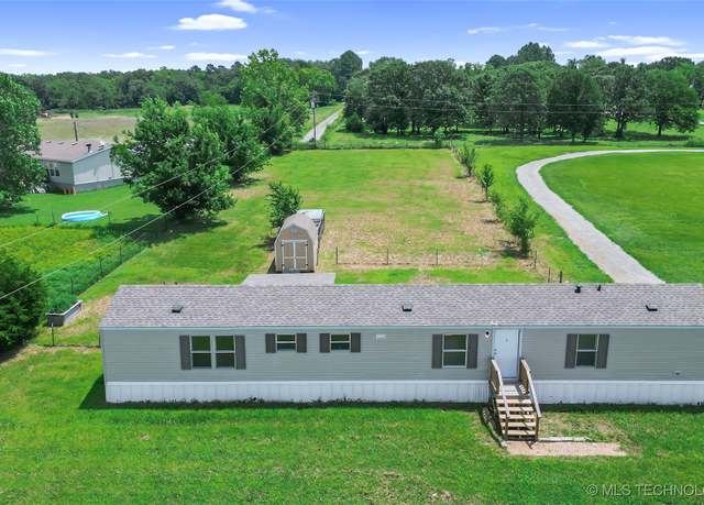 Property at 17125 E 455 Pl, Claremore, OK 74017, 3 beds, 2 baths